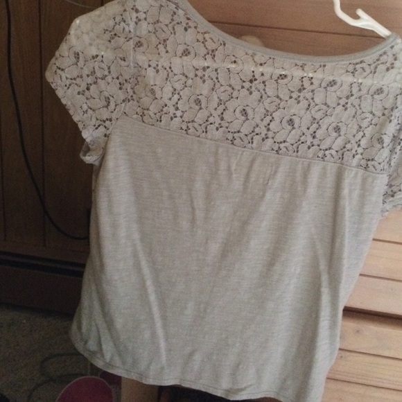 super cute hollister t shirt small - Picture 2 of 3