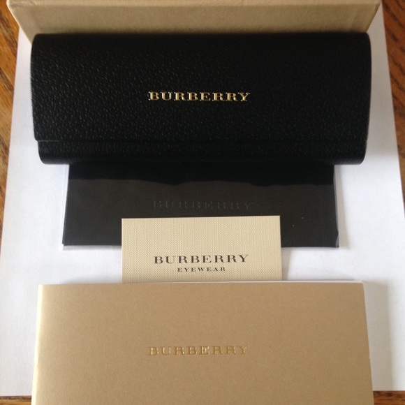 😎 Authentic Burberry Glasses Case!😎