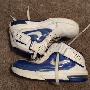 Almost New Nike Lebron James Basketball Shoes