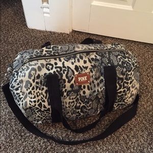 PINK VICTORIAS SECRET DUFFLE