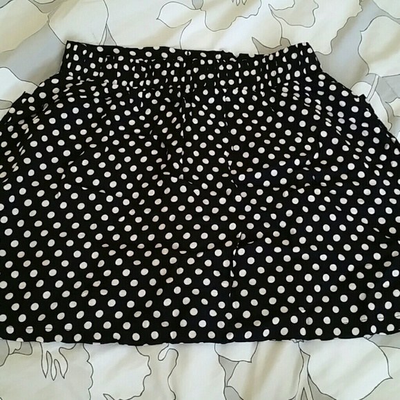 Polk a dot skirt with buttons - Picture 3 of 3