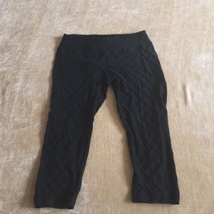 Beyond Yoga Black Textured Capri