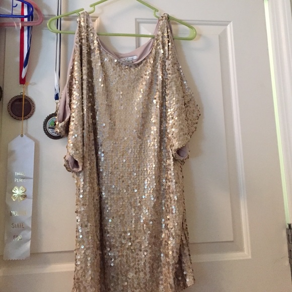 Open shoulder gold sequin top