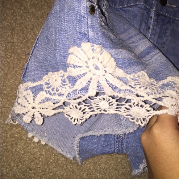 Lace jean shorts - Picture 2 of 3