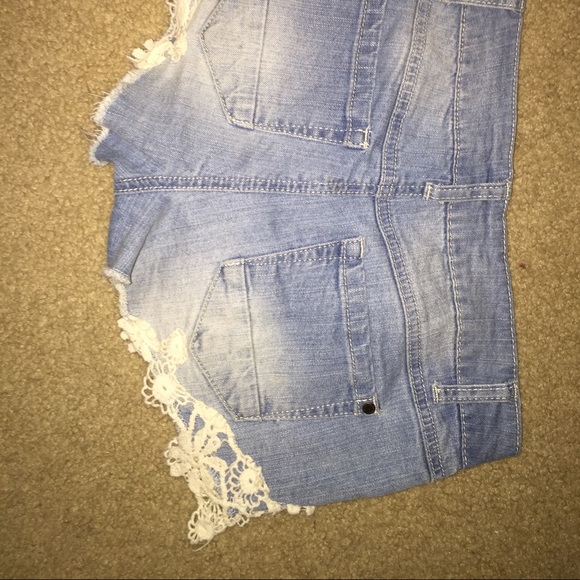 Lace jean shorts - Picture 3 of 3