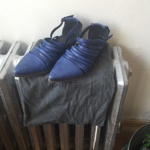 LD Tuttle blue leather shoes