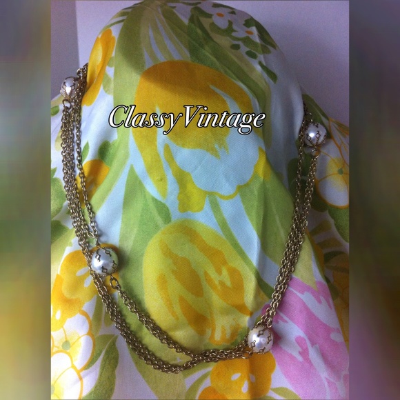 Vintage Jewelry - Beautiful faux pearl vintage necklace.