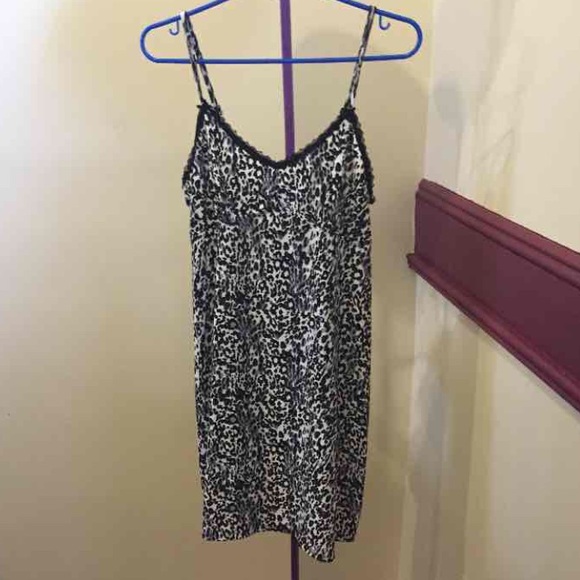 ***SOLD***Nightie + Robe Intimates Set - Picture 2 of 4