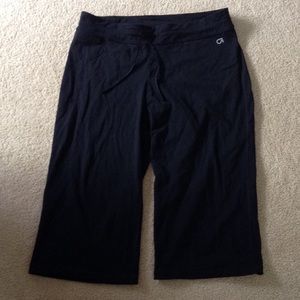 GAP Fit Black Capris
