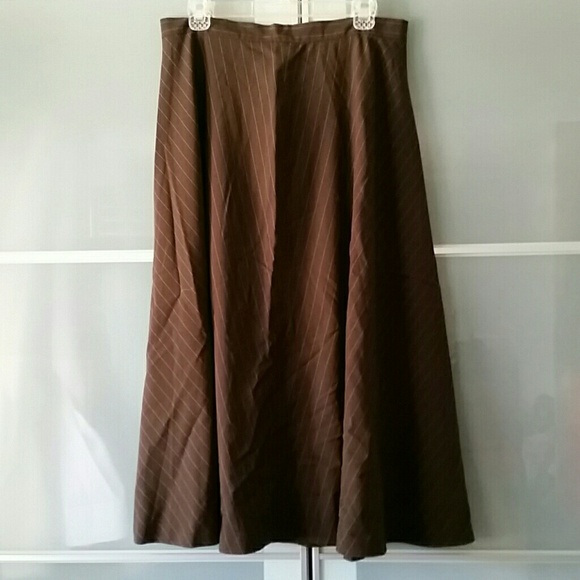 😊 Brown & White Skirt - Picture 2 of 4