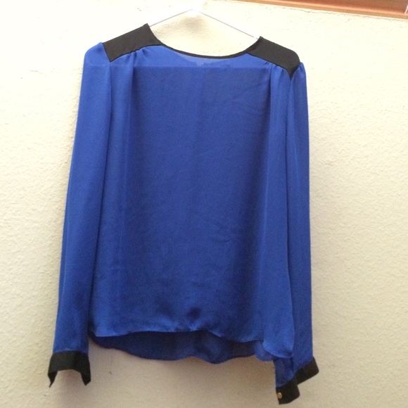 Blue longsleeve top