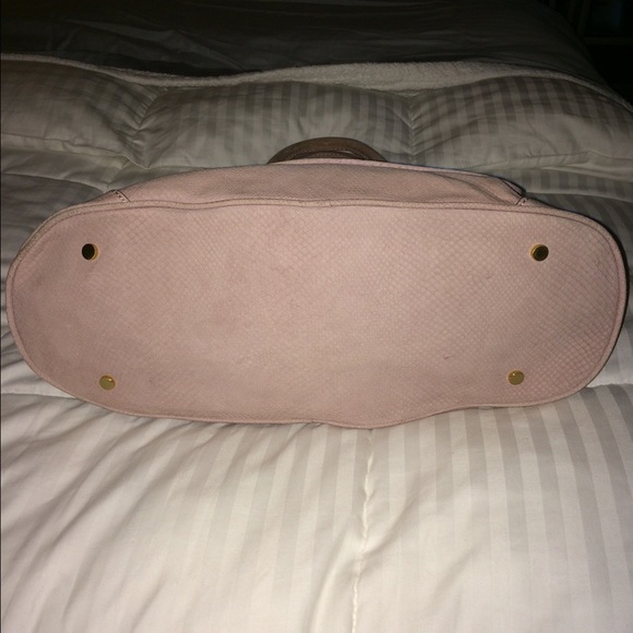 🆕Beacon Ava snake-embossed nubuck dome bag! - Picture 3 of 4