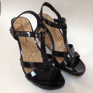 Black strappy wedges