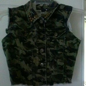 Rue 21 Camo Vest