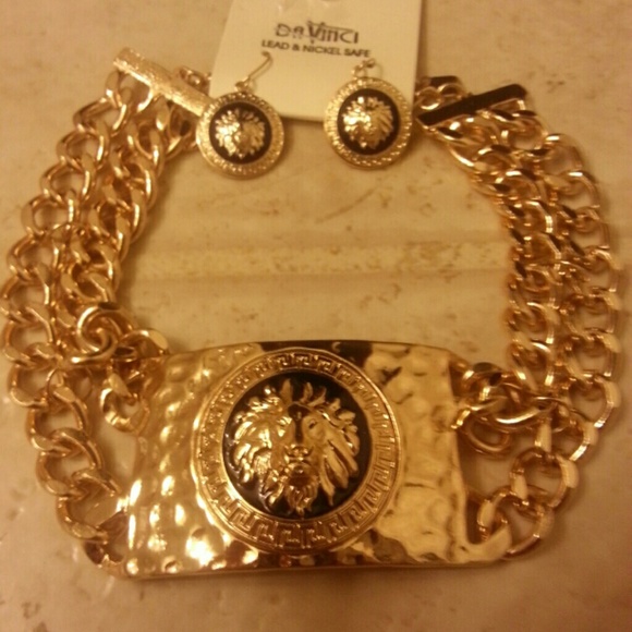 Gold plated Lion and earrimg set