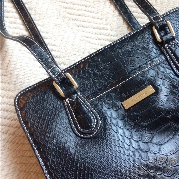 *SOLD* Liz Claiborne Black Texture Purse - Picture 2 of 4