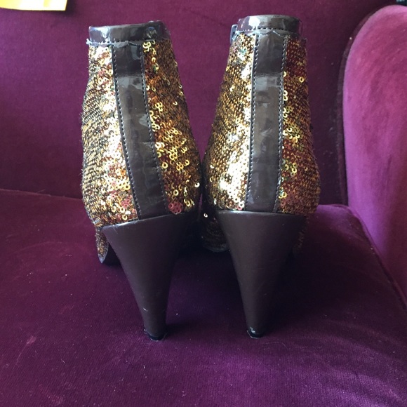 Shoes - Picture 2 of 3