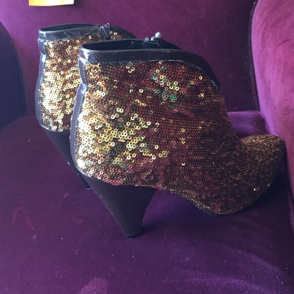 Shoes - Picture 3 of 3