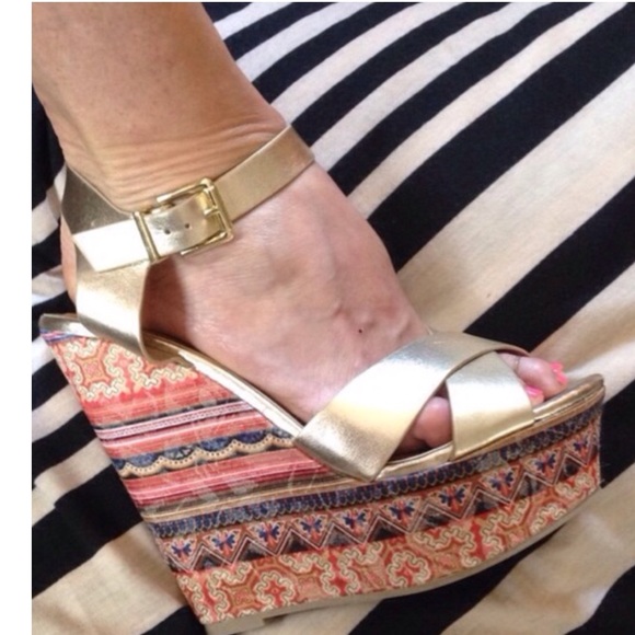 Rue21 Shoes - GOLD WITH FABRIC COVERED WEDGES
