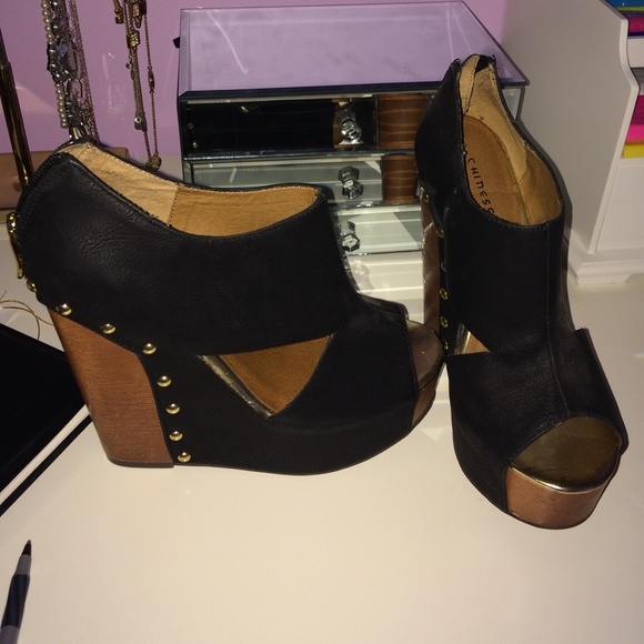 NEW Chinese Laundry jam session black wedges