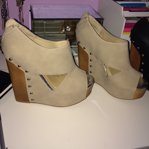 NEW CHINESE LAUNDRY WEDGES jam session tan stone
