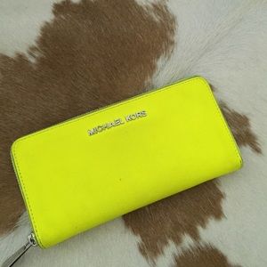 Michael Kors Zip Wallet