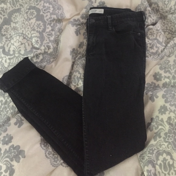 A&F BLACK SKINNY JEANS!!🎀