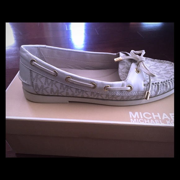 MK shoe moccasins