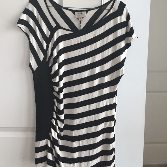Black and white top - Picture 1 of 2