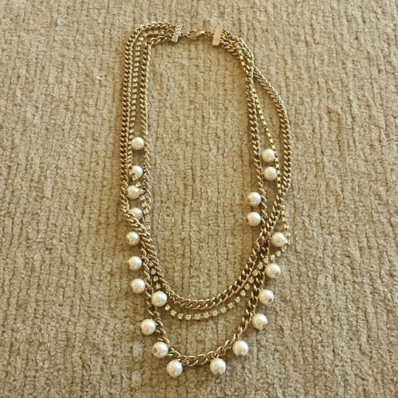 Gold pearl layer necklace