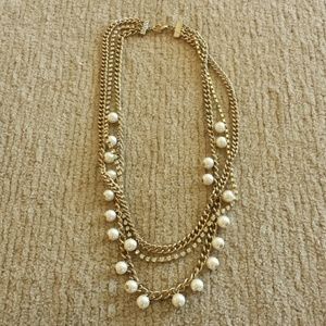Gold pearl layer necklace