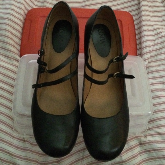 GNW Woman's 3" Black Shoes