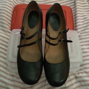 GNW Woman's 3" Black Shoes