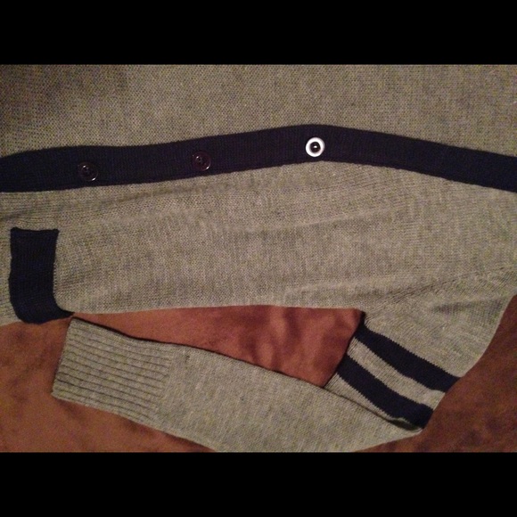 Preppy grey cardigan - Picture 2 of 2