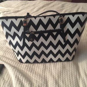 Black & White chevron tote bag!