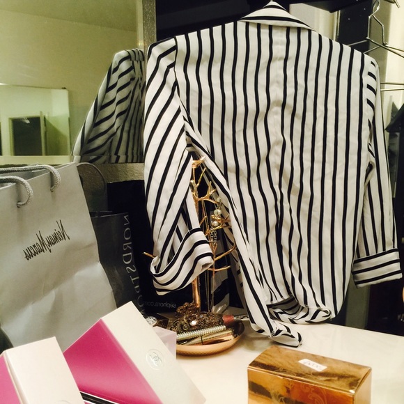 Very elegant and stylish Urban Outfitters blazer - Picture 3 of 3