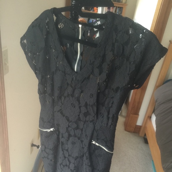 Forever 21 short sleeve lace dress