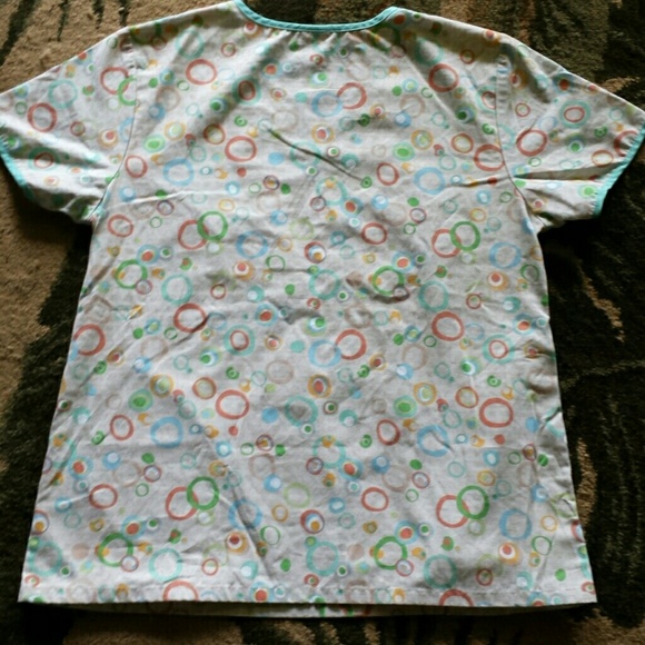 Scrub Top - Picture 2 of 3