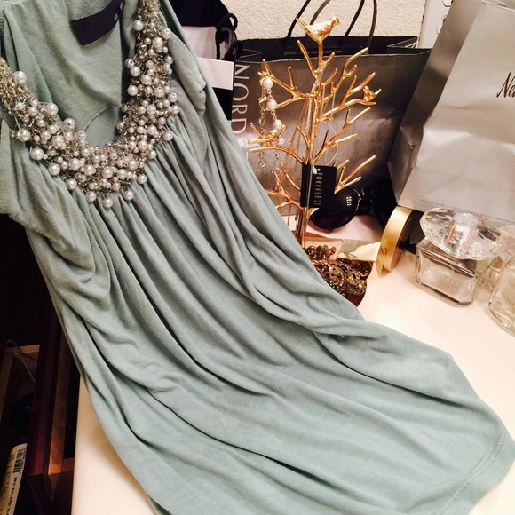 Very Elegant blouse with pearl detailed - Picture 2 of 4