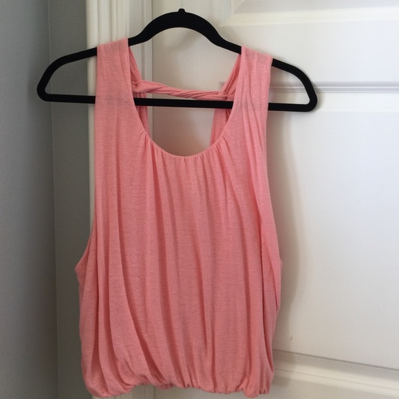 Blousson tank top with sexy open back in Coral.