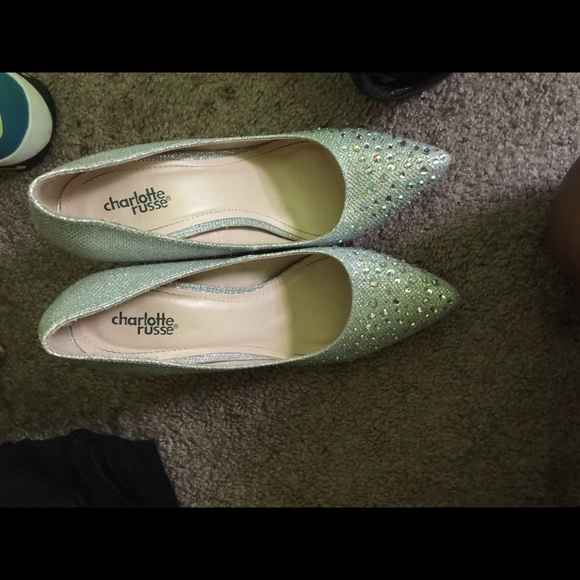 Silver Heels - Picture 1 of 2