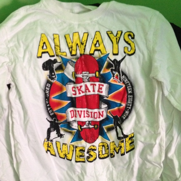 Long sleeve skate boarding shirt