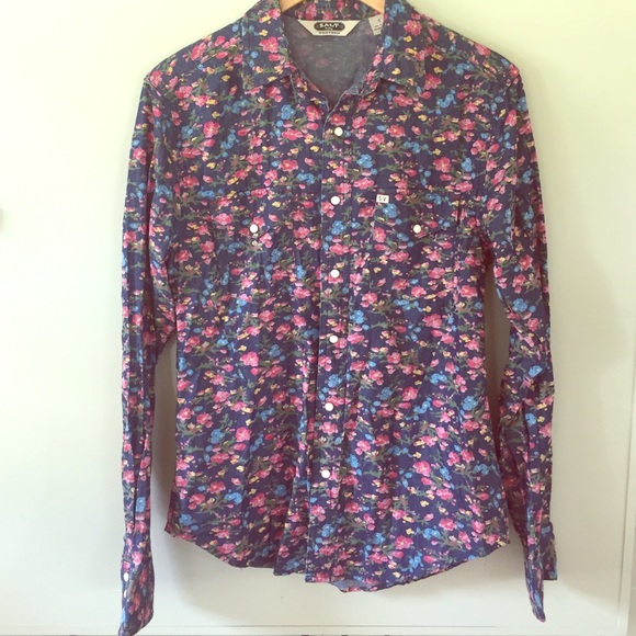 Floral Chambray Button-Up - Urban Outfitters