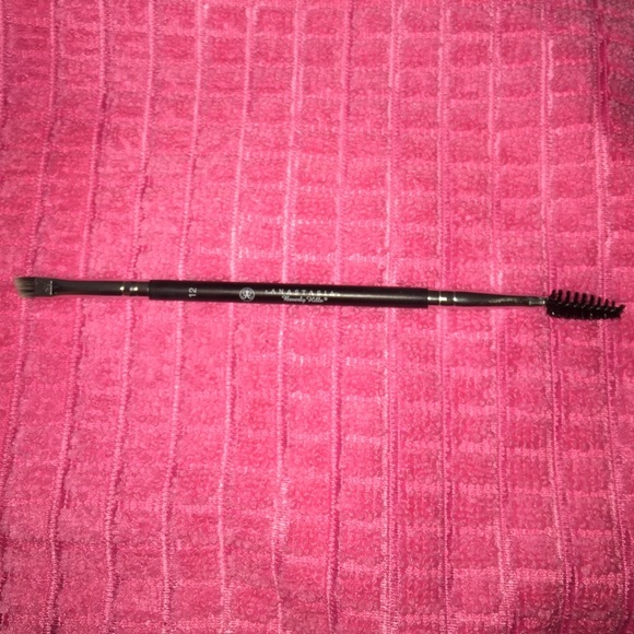 Anastasia Beverly Hills eyebrow brush