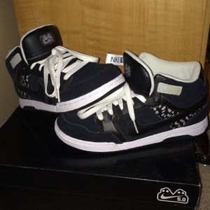SALE! Nike 6.0 Morgan Mid Jr size 5Y