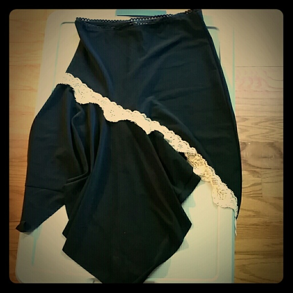 Small black skirt with beige lace