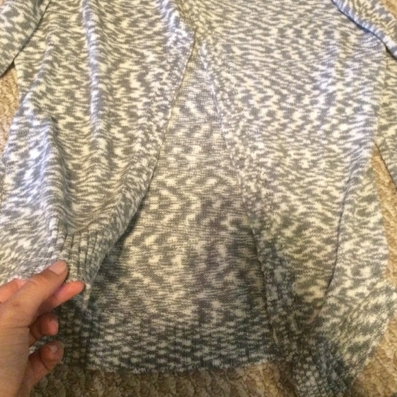 Forever 21 sweater - Picture 2 of 2