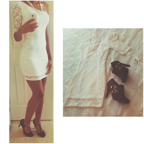 One-shoulder white floral lace dress