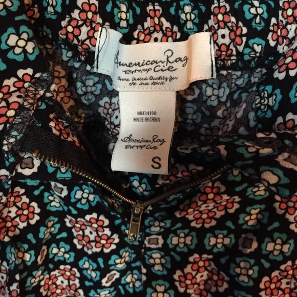 Flower Patterned Shorts - Picture 3 of 3