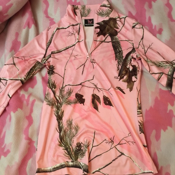 Never worn Camo top! ☺️💕